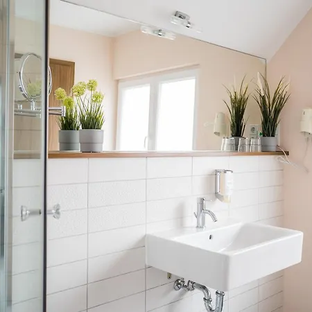 מלון דירות Point And 3*